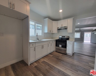 3067 Harrington Avenue - Photo Thumbnail 4