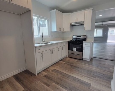 3067 Harrington Avenue - Photo Thumbnail 5