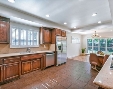 5911 S Corning Avenue - Photo Thumbnail 15