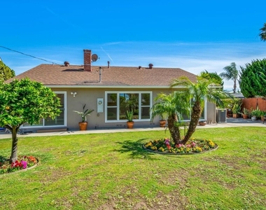 5911 S Corning Avenue - Photo Thumbnail 28