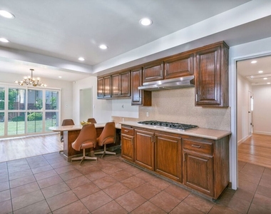 5911 S Corning Avenue - Photo Thumbnail 14