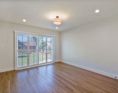 5911 S Corning Avenue - Photo Thumbnail 27