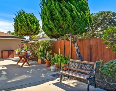 5911 S Corning Avenue - Photo Thumbnail 33