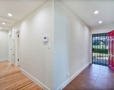 5911 S Corning Avenue - Photo Thumbnail 18