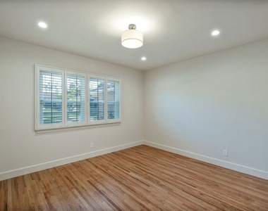 5911 S Corning Avenue - Photo Thumbnail 22