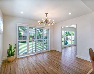 5911 S Corning Avenue - Photo Thumbnail 11