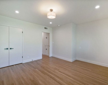 5911 S Corning Avenue - Photo Thumbnail 24