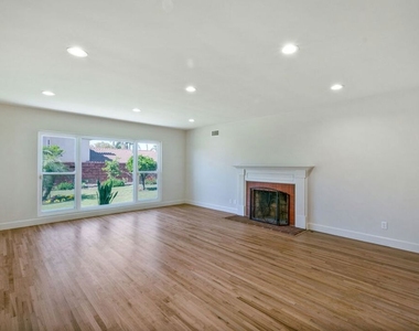 5911 S Corning Avenue - Photo Thumbnail 8