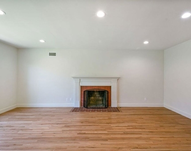 5911 S Corning Avenue - Photo Thumbnail 9