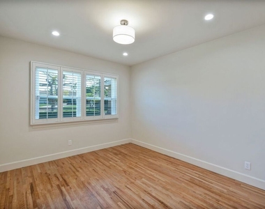 5911 S Corning Avenue - Photo Thumbnail 19