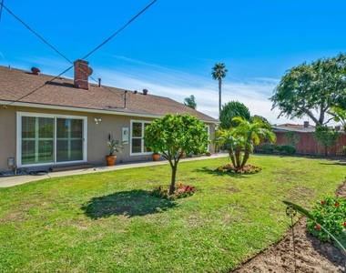 5911 S Corning Avenue - Photo Thumbnail 4