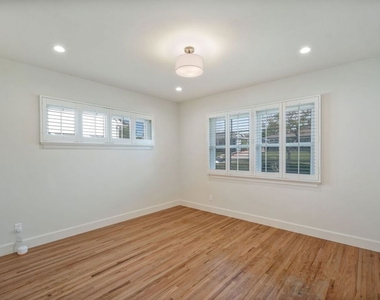 5911 S Corning Avenue - Photo Thumbnail 23