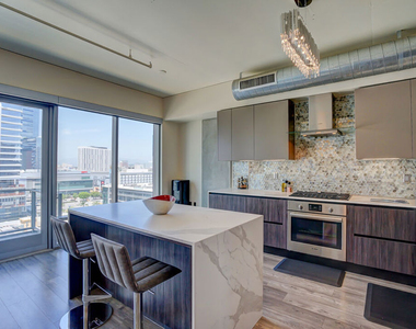 1100 S Hope Street - Photo Thumbnail 3