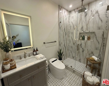 1000 S Sherbourne Drive - Photo Thumbnail 4