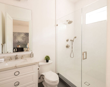 531 N Stanley Avenue - Photo Thumbnail 20