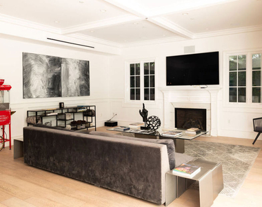 531 N Stanley Avenue - Photo Thumbnail 8