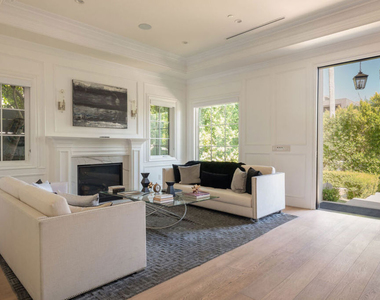 531 N Stanley Avenue - Photo Thumbnail 4