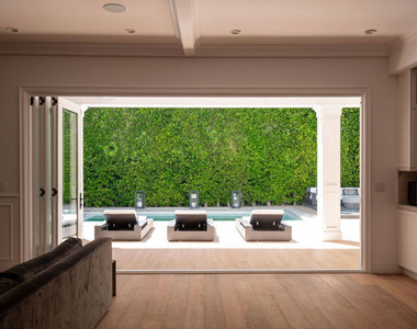 531 N Stanley Avenue - Photo Thumbnail 12