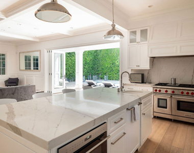 531 N Stanley Avenue - Photo Thumbnail 11