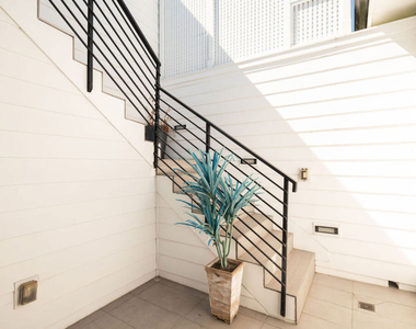 531 N Stanley Avenue - Photo Thumbnail 33