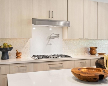 47 N Kavenish Drive - Photo Thumbnail 14