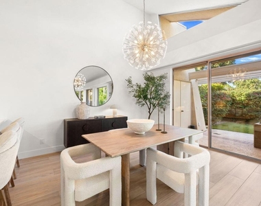 47 N Kavenish Drive - Photo Thumbnail 8