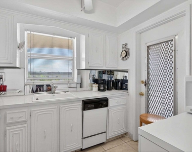 100 Se 6th Avenue - Photo Thumbnail 16