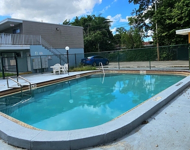 1505 Crescent Circle - Photo Thumbnail 11