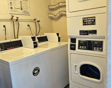 1505 Crescent Circle - Photo Thumbnail 10
