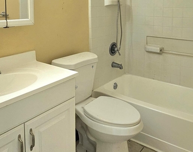 1505 Crescent Circle - Photo Thumbnail 8