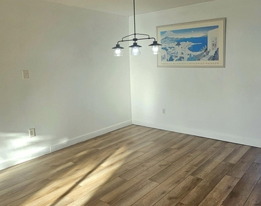 1505 Crescent Circle - Photo Thumbnail 4