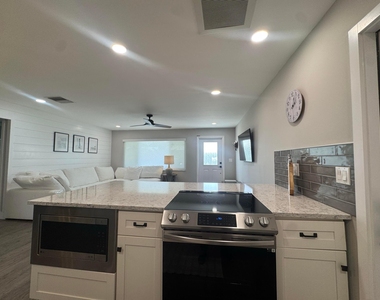 108 Sw 9th Street - Photo Thumbnail 10