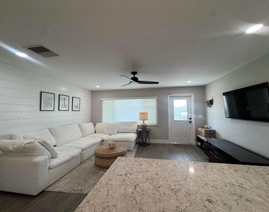 108 Sw 9th Street - Photo Thumbnail 6