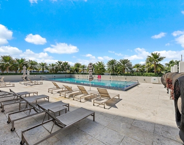 1551 N Flagler Drive - Photo Thumbnail 17