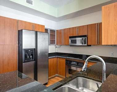 1551 N Flagler Drive - Photo Thumbnail 3