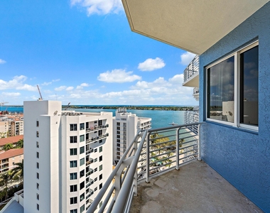 1551 N Flagler Drive - Photo Thumbnail 15