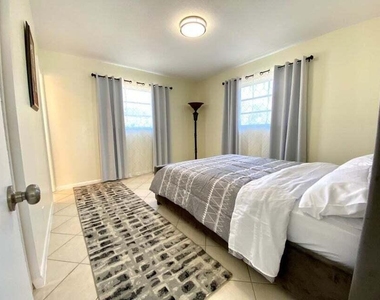 523 Se 20th Court - Photo Thumbnail 9