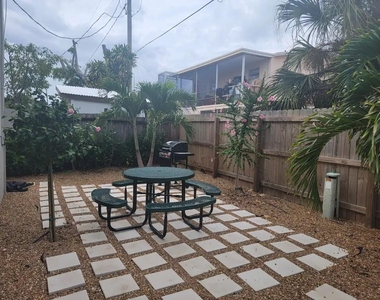 523 Se 20th Court - Photo Thumbnail 13