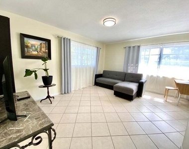523 Se 20th Court - Photo Thumbnail 6