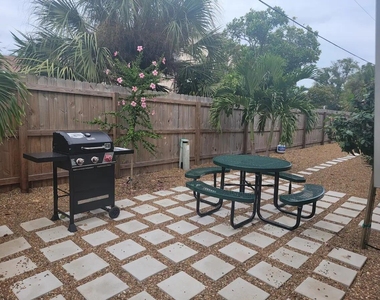 523 Se 20th Court - Photo Thumbnail 14