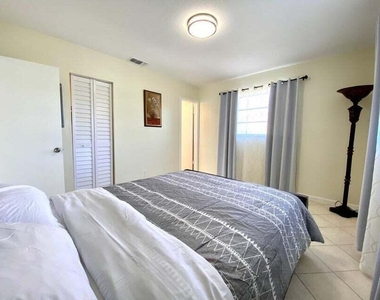 523 Se 20th Court - Photo Thumbnail 10