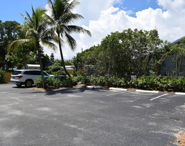 523 Se 20th Court - Photo Thumbnail 4