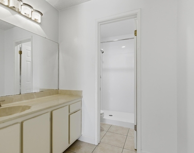 6375 Riverwalk Lane - Photo Thumbnail 15