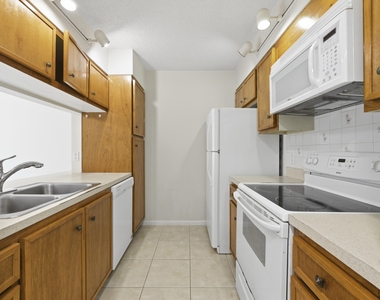 6375 Riverwalk Lane - Photo Thumbnail 7