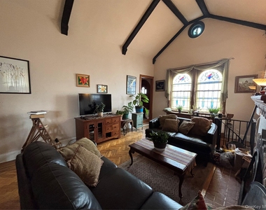 329 E Chester Street - Photo Thumbnail 6