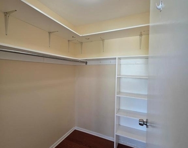 5340 Holmes Run Parkway - Photo Thumbnail 16