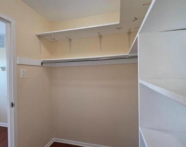 5340 Holmes Run Parkway - Photo Thumbnail 15