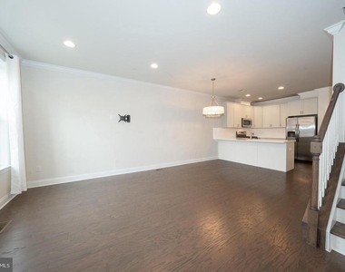 220 Charles Ellis Drive - Photo Thumbnail 6