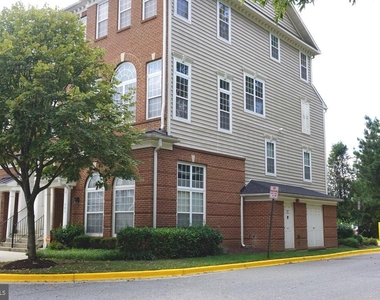 901 Pine Forest Lane - Photo Thumbnail 3