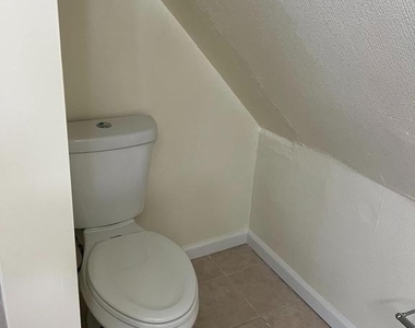 3021 Glenmore Avenue - Photo Thumbnail 13
